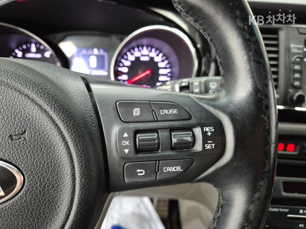 Kia Carnival — miniaturë 16