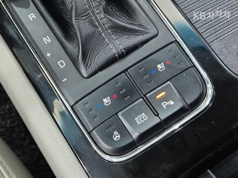 Kia Carnival — miniaturë 18