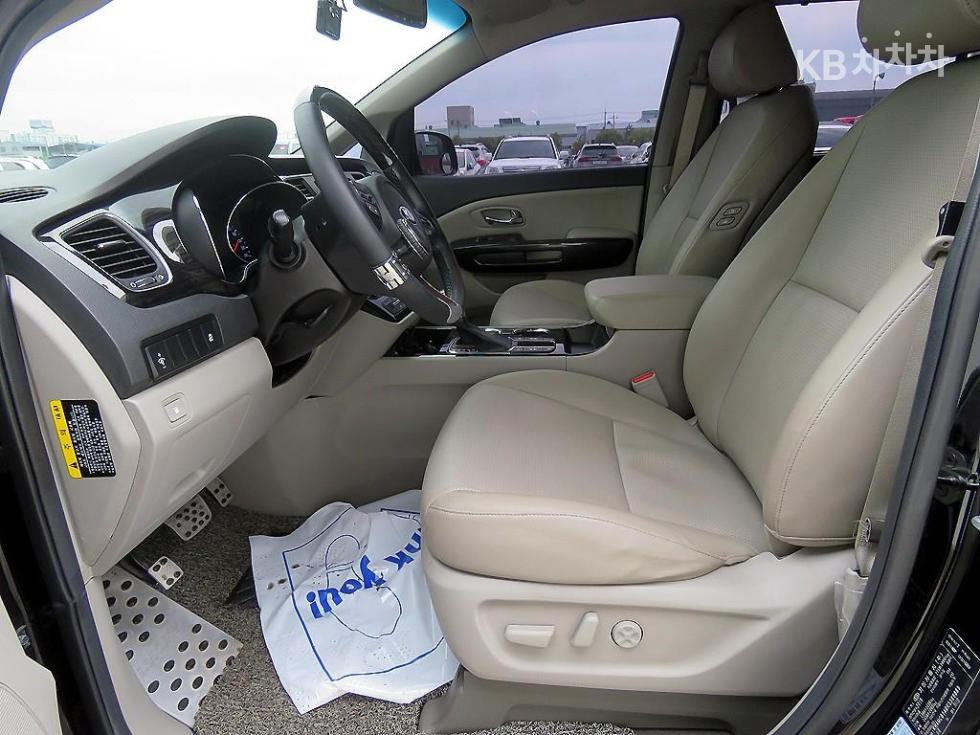 Kia Carnival — miniaturë 6