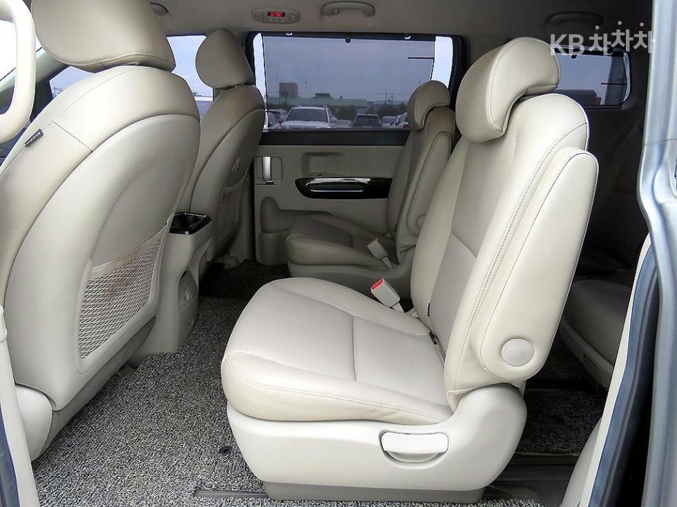 Kia Carnival — miniaturë 7