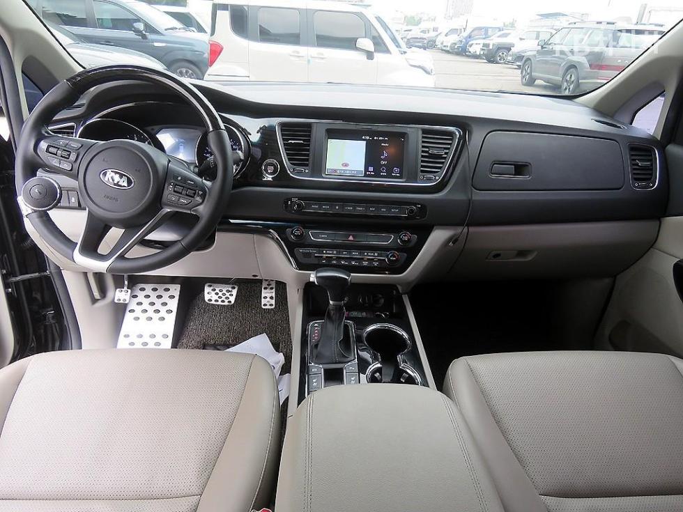 Kia Carnival — miniaturë 8