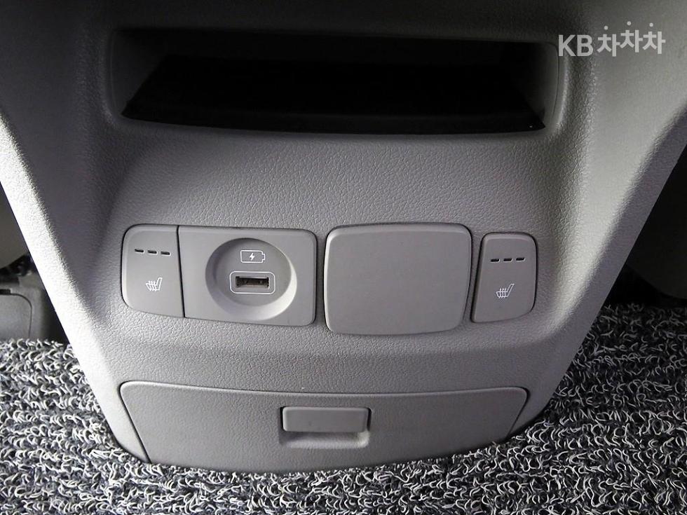 Kia Carnival — miniaturë 9