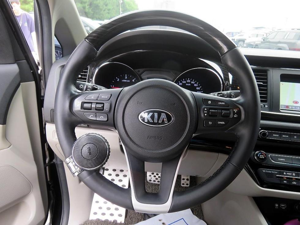 Kia Carnival — miniaturë 11