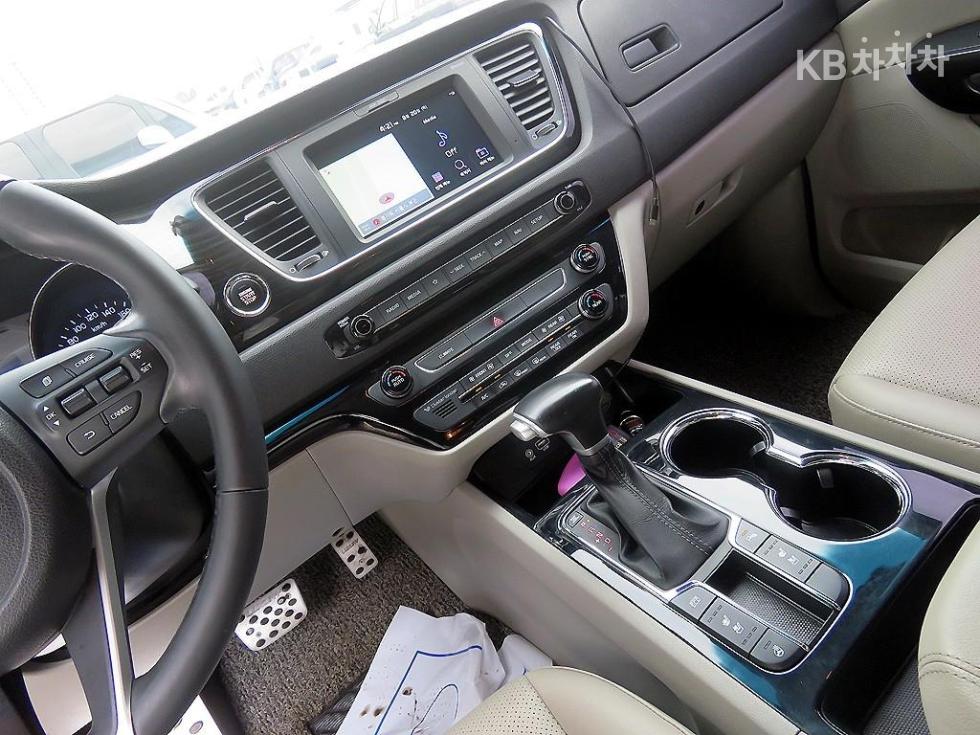 Kia Carnival — miniaturë 12