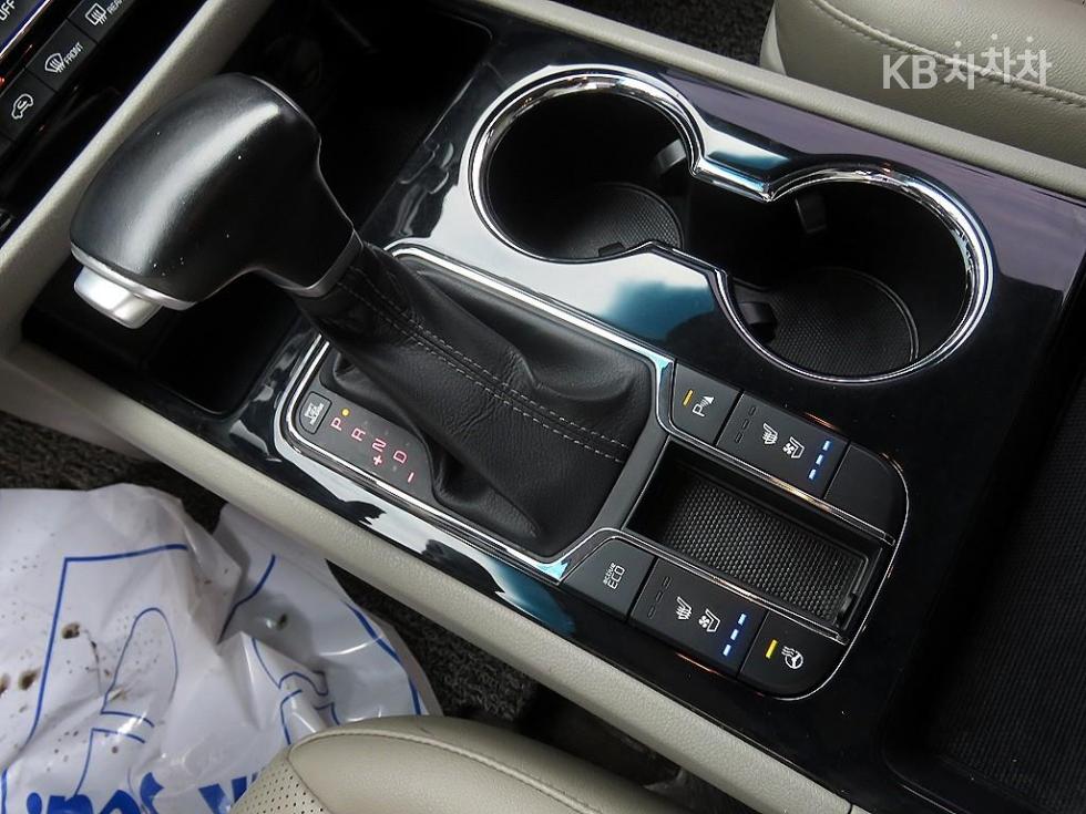 Kia Carnival — miniaturë 14