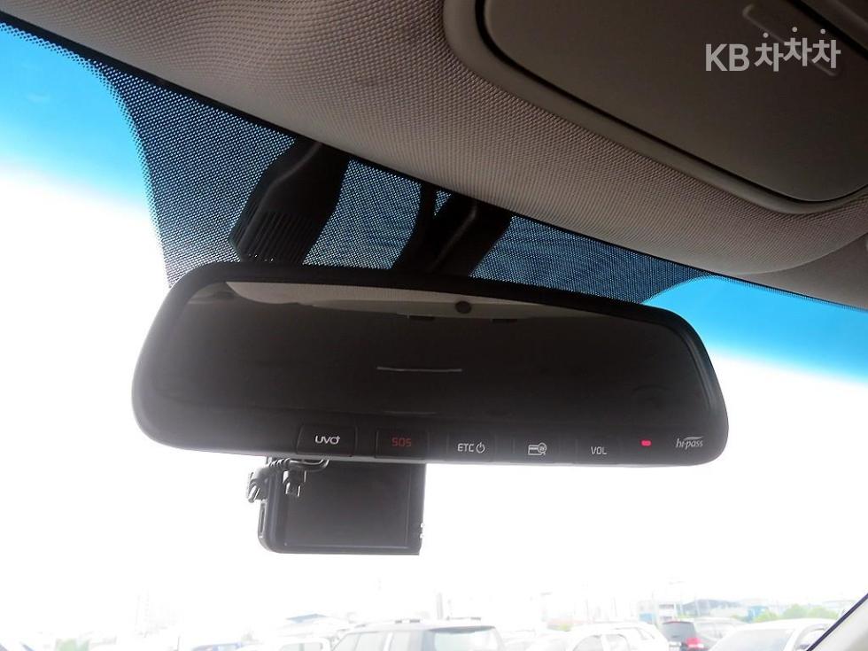 Kia Carnival — miniaturë 15