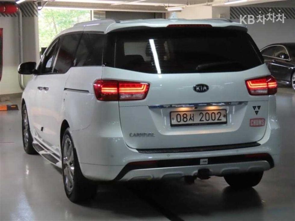 Kia Carnival — miniaturë 4