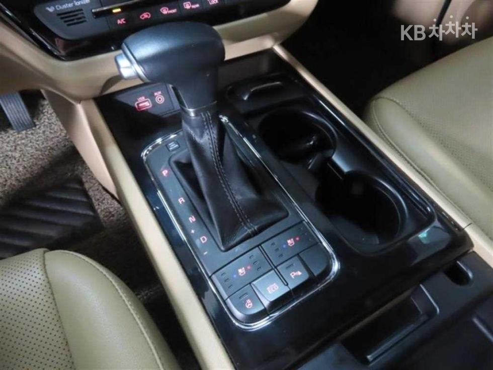 Kia Carnival — miniaturë 6