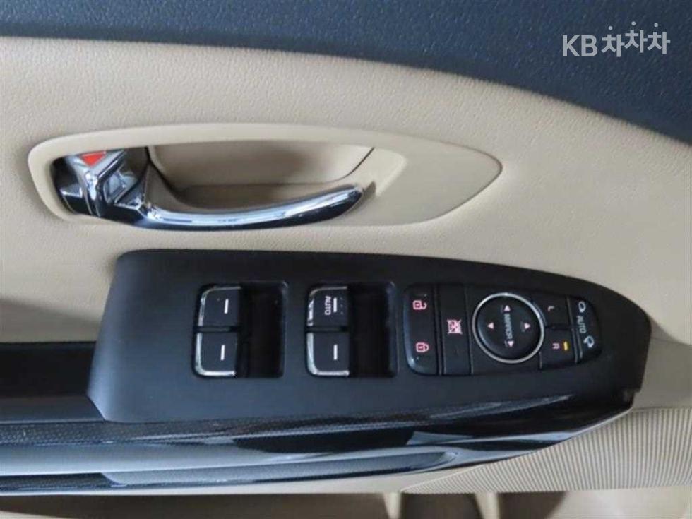 Kia Carnival — miniaturë 12