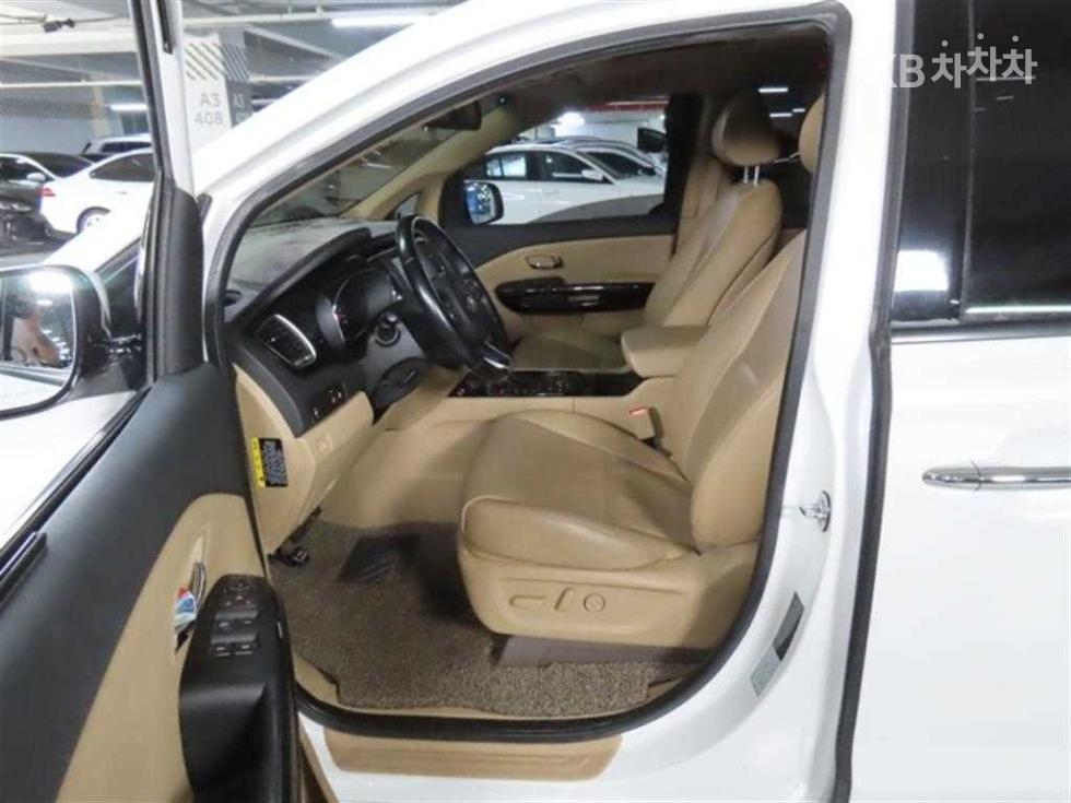 Kia Carnival — miniaturë 13