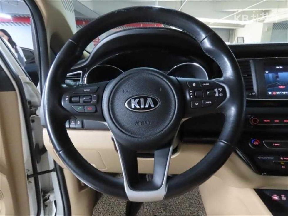 Kia Carnival — miniaturë 15