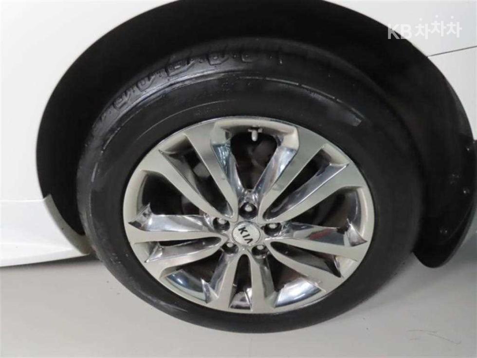 Kia Carnival — miniaturë 17