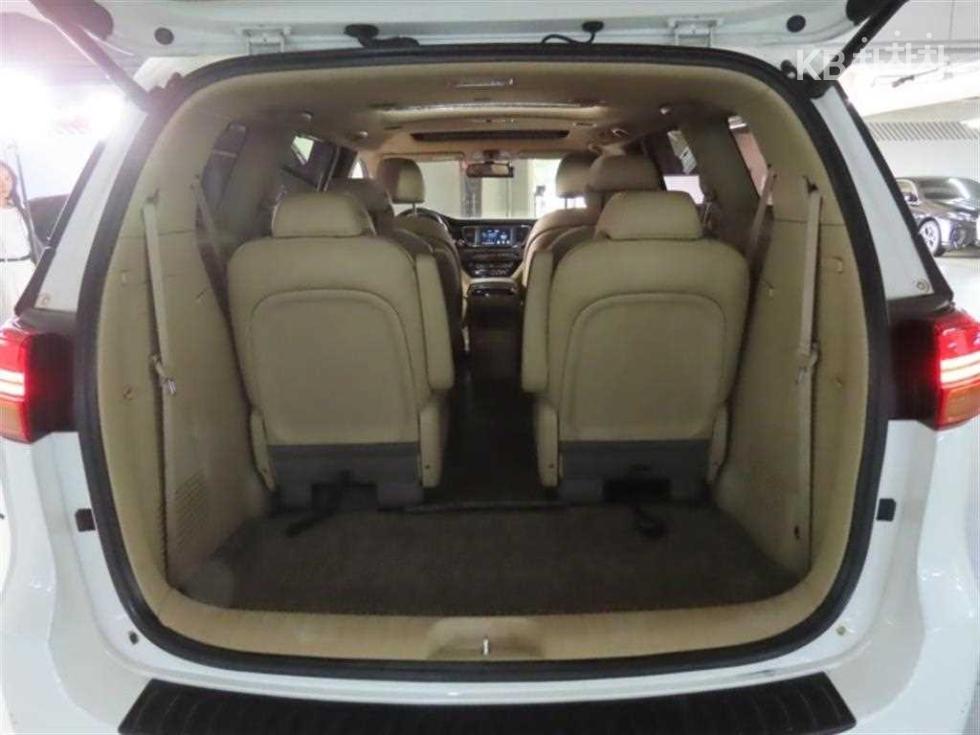 Kia Carnival — miniaturë 18