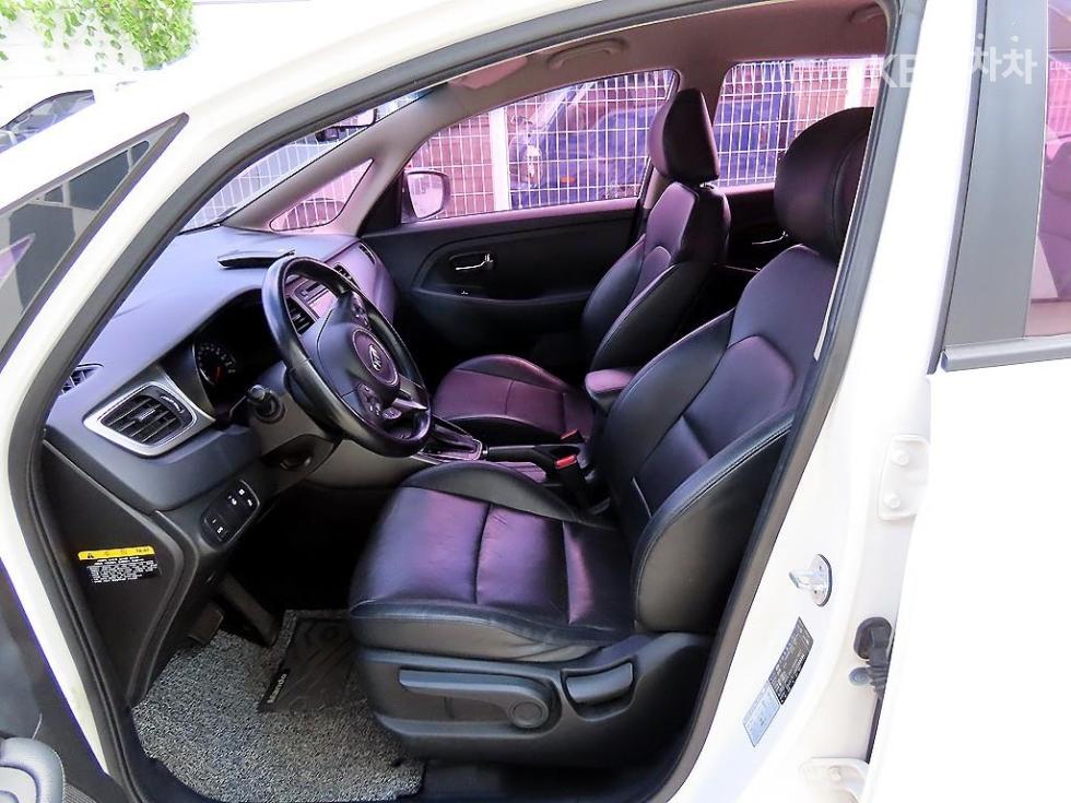 Kia Carens — miniaturë 5