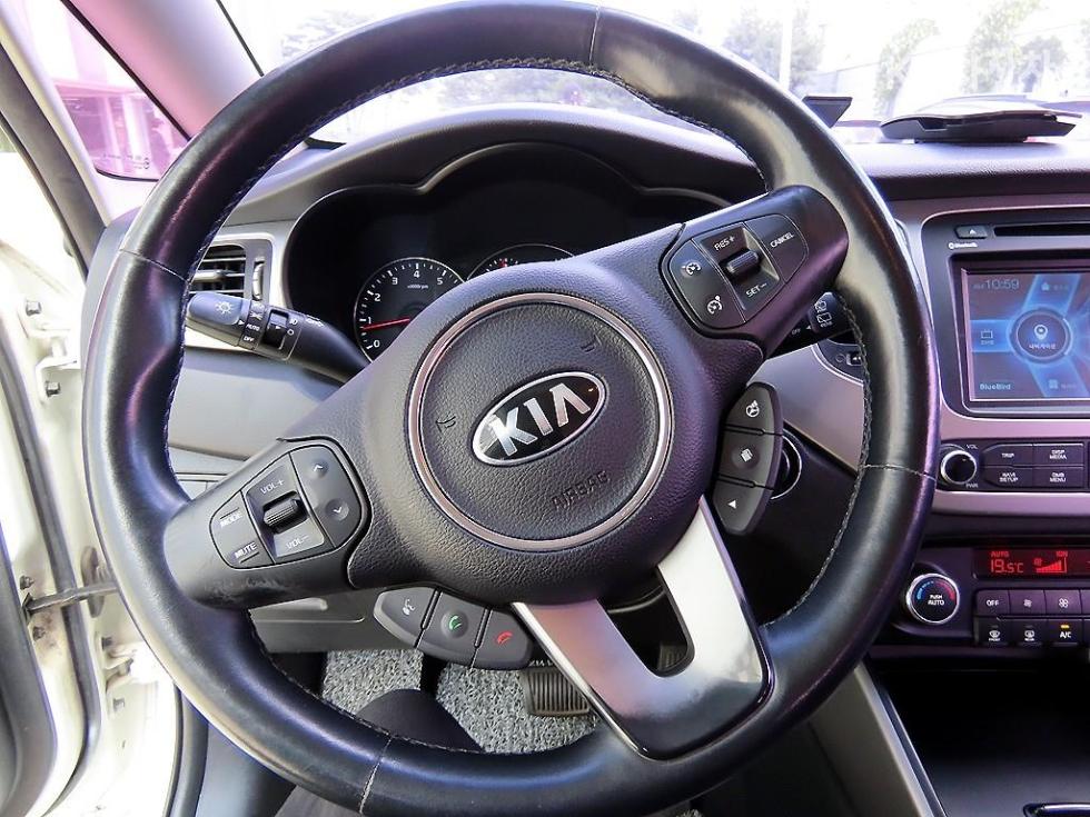 Kia Carens — miniaturë 8