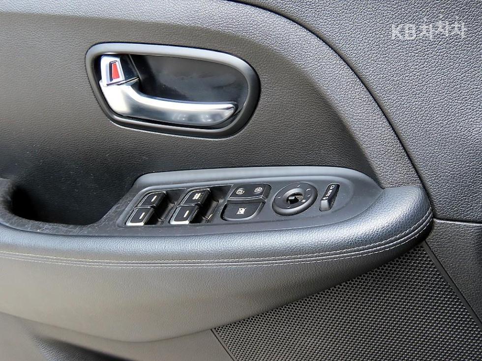 Kia Carens — miniaturë 11