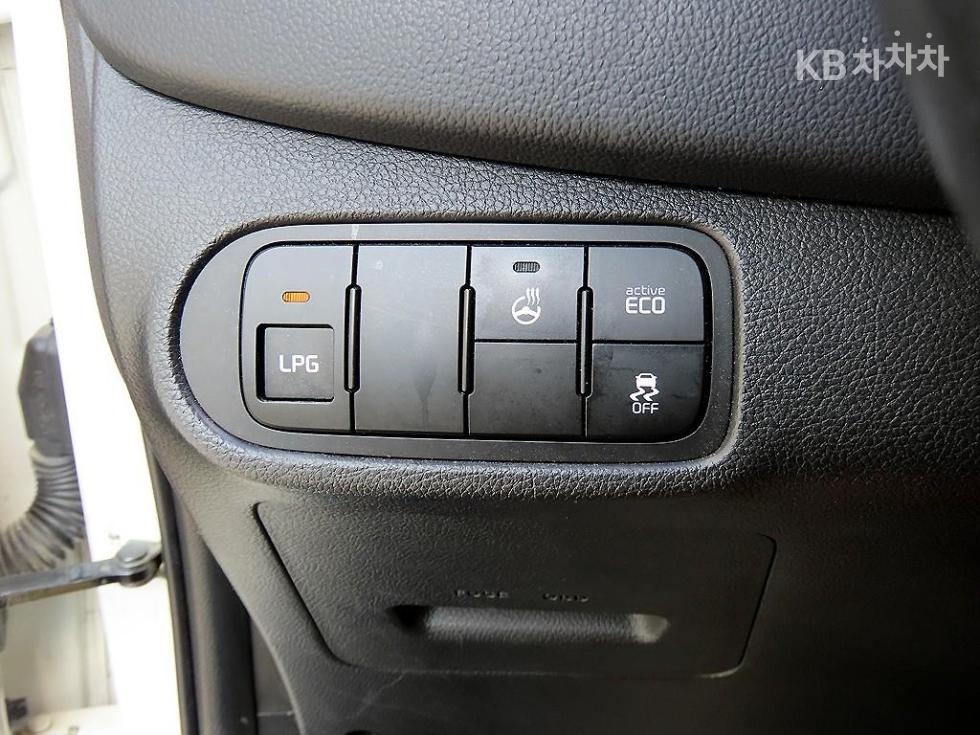 Kia Carens — miniaturë 12