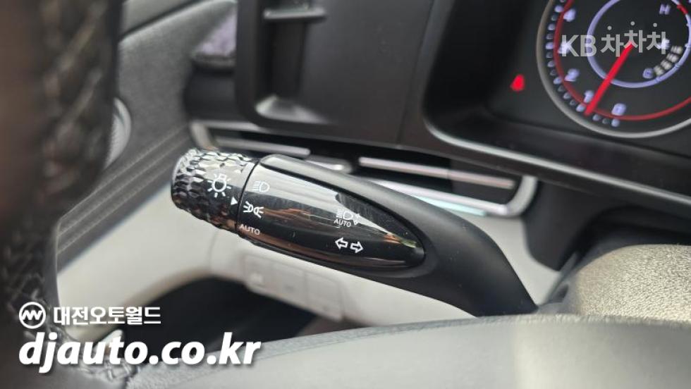 Hyundai Avante — miniaturë 18