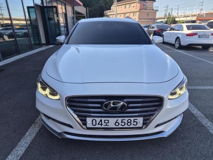 Hyundai Grandeur BASE MODEL
