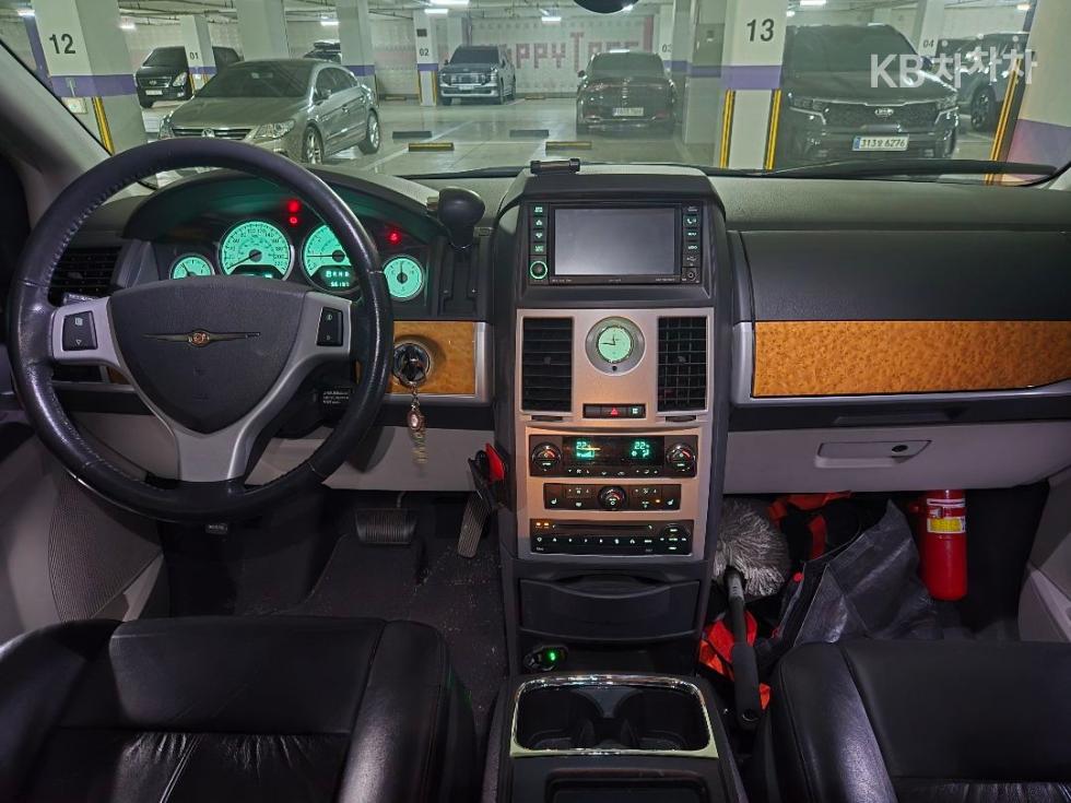 Chrysler Voyager — miniaturë 5