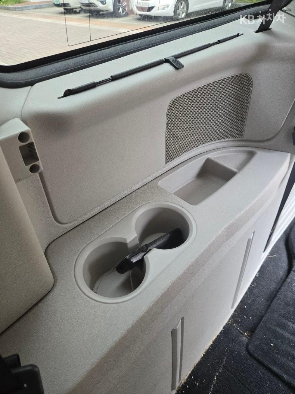 Chrysler Voyager — miniaturë 15