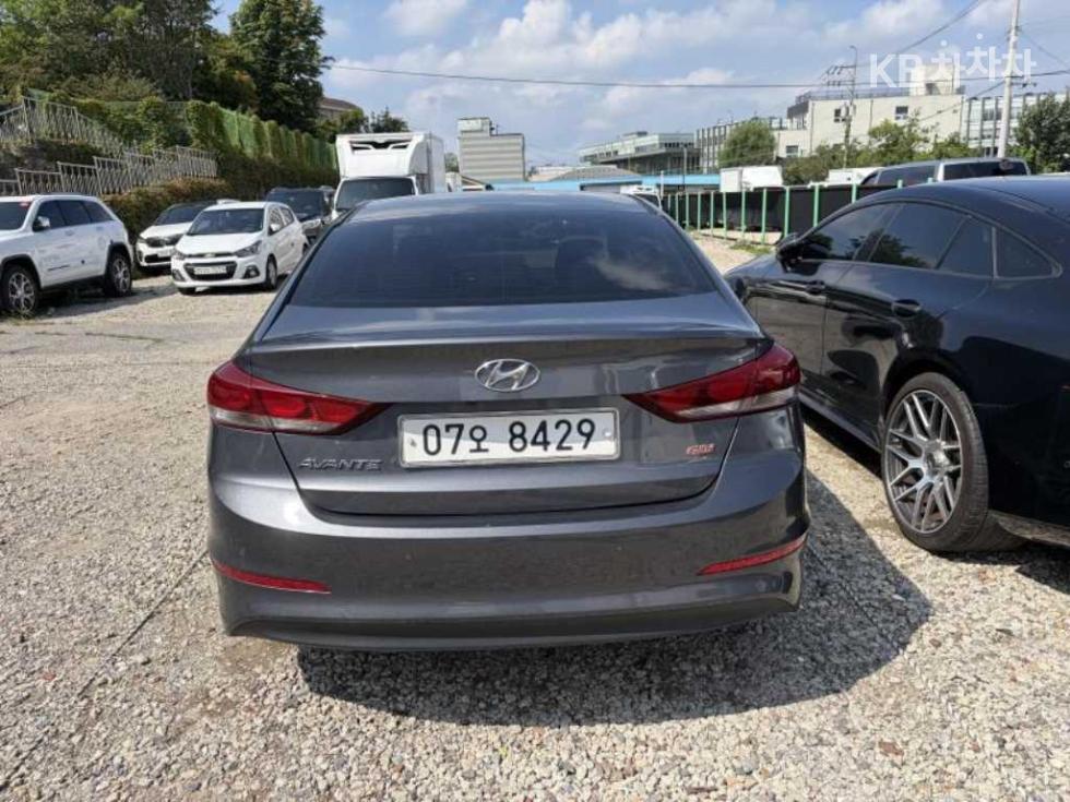 Hyundai Avante — miniaturë 3
