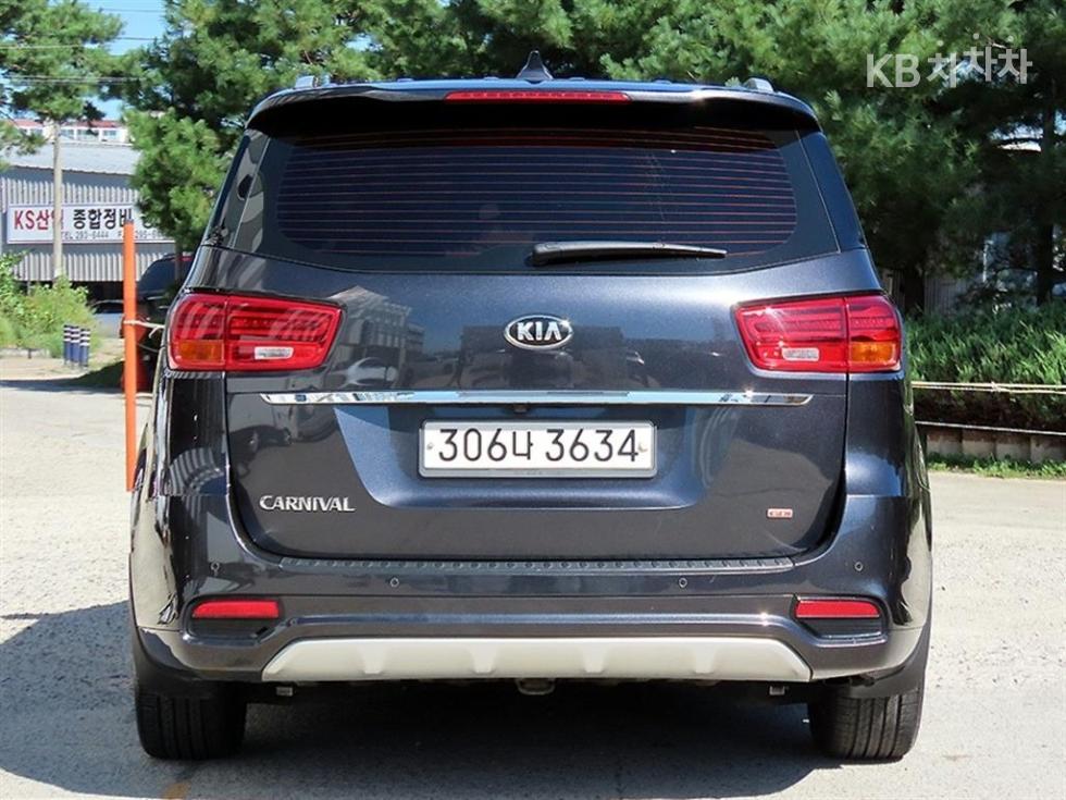 Kia Carnival — miniaturë 4