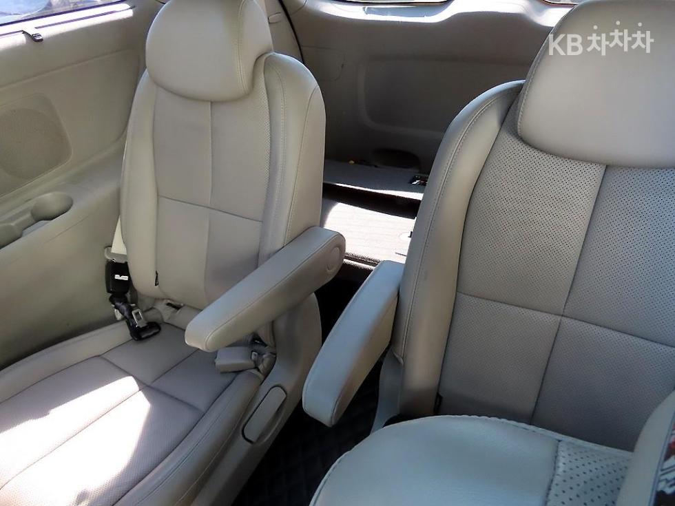 Kia Carnival — miniaturë 7