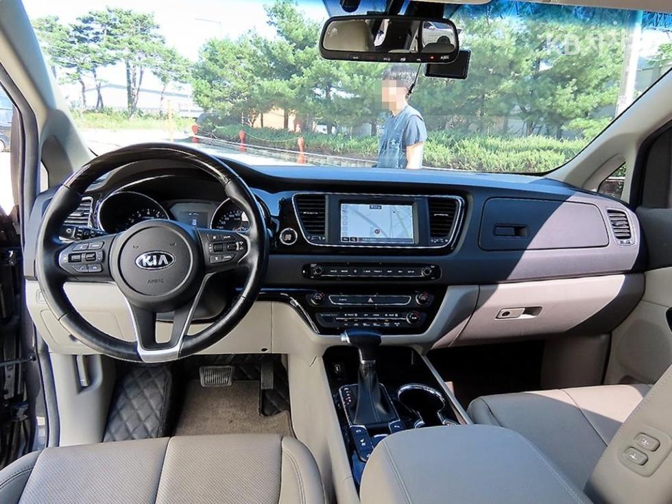 Kia Carnival — miniaturë 8