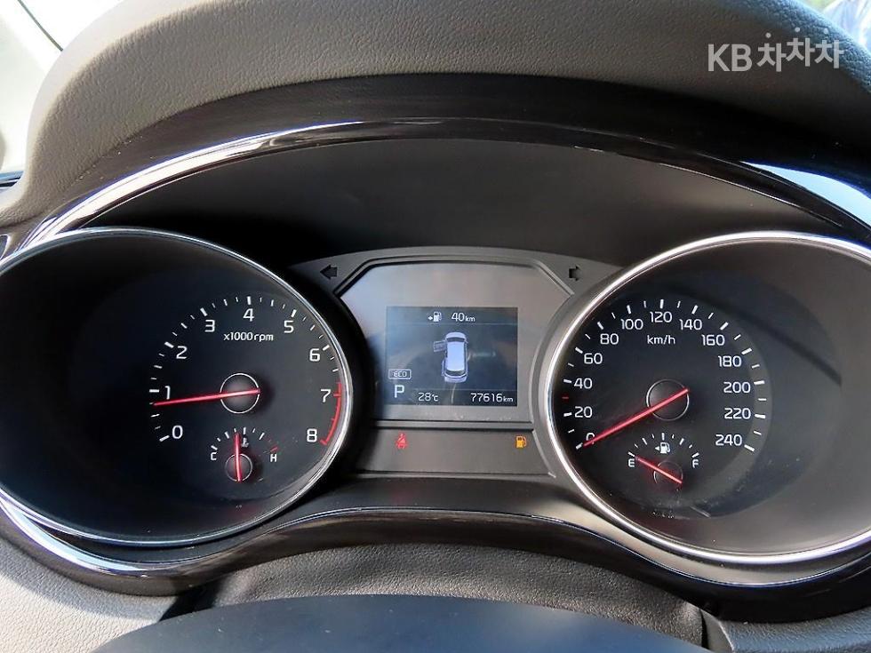 Kia Carnival — miniaturë 10