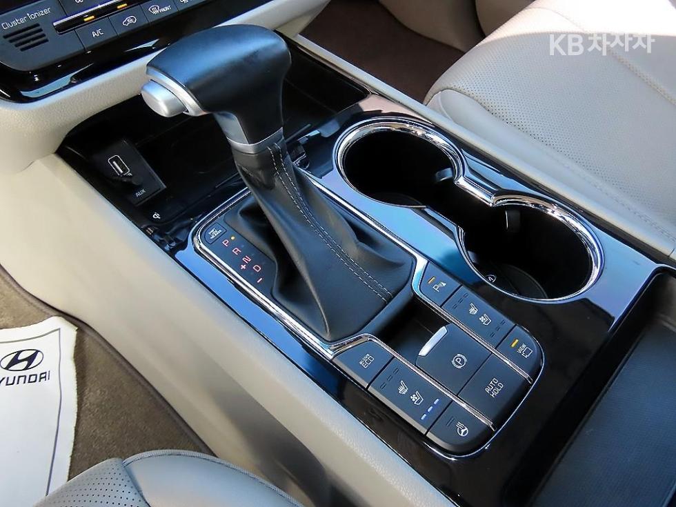Kia Carnival — miniaturë 11