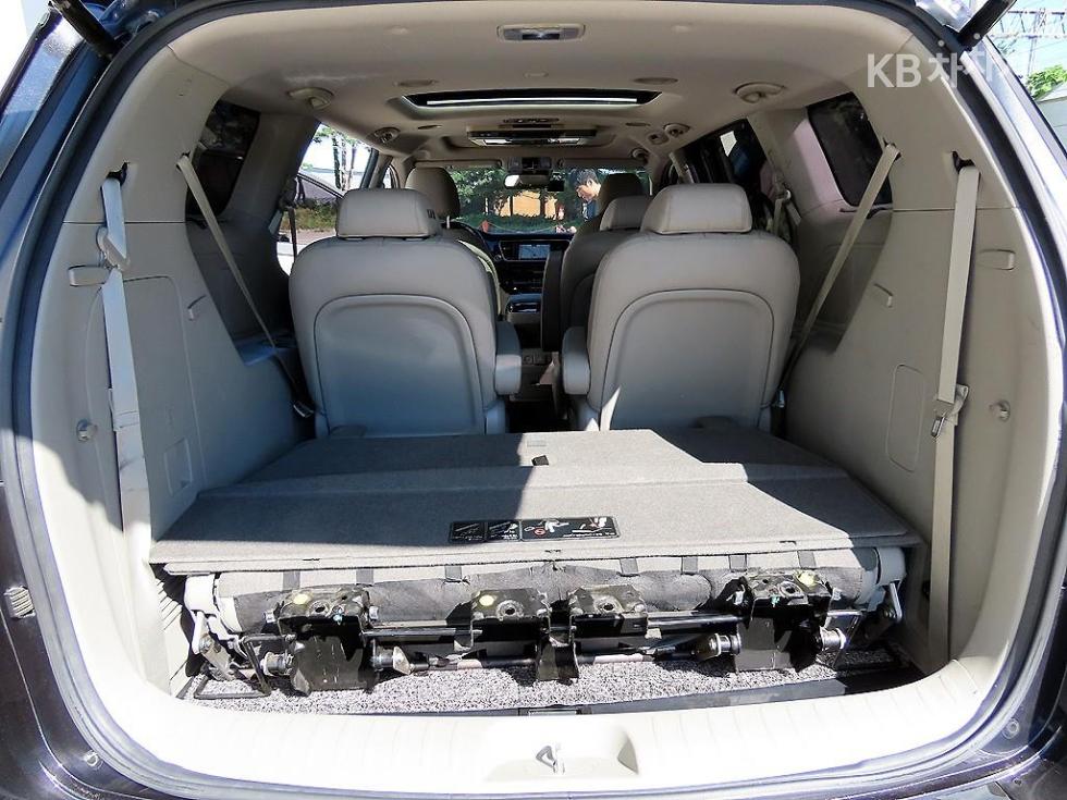 Kia Carnival — miniaturë 16