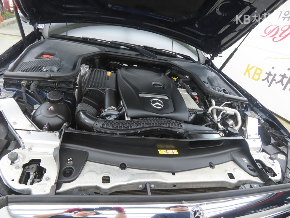 Mercedes-Benz E-klasse — miniaturë 19