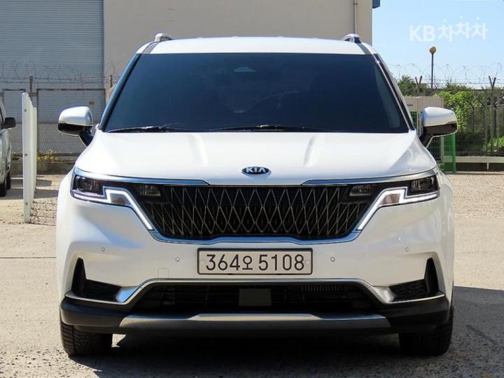 Kia Carnival Diesel 9-Seater Noblesse — foto 1