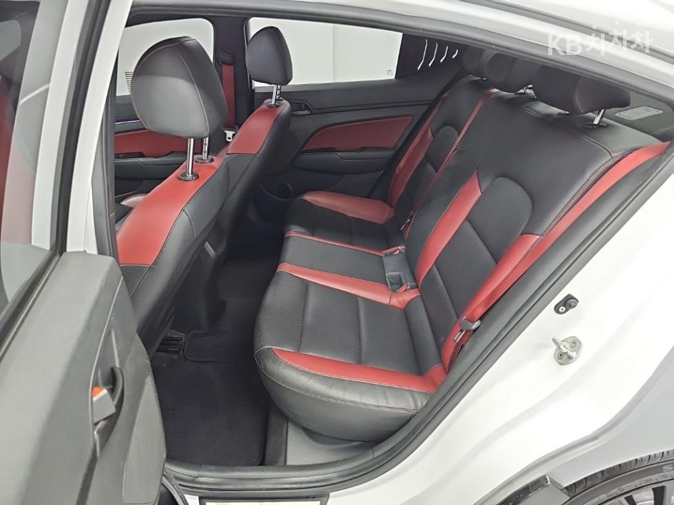 Hyundai Avante — miniaturë 12
