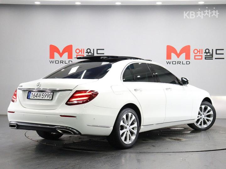 Mercedes-Benz E-klasse — miniaturë 3