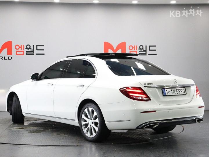Mercedes-Benz E-klasse — miniaturë 4