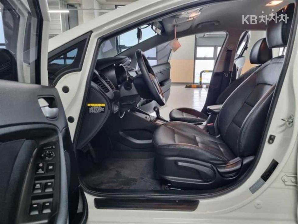 Kia K3 — miniaturë 11