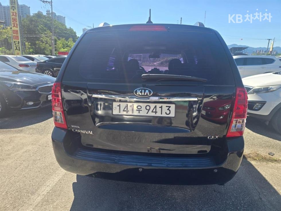 Kia Carnival — miniaturë 4