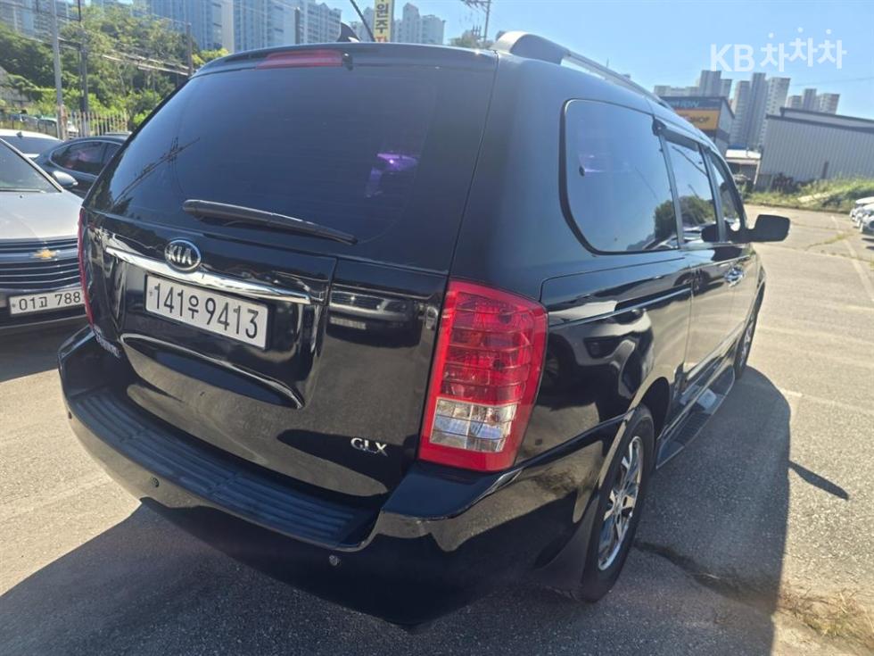 Kia Carnival — miniaturë 5