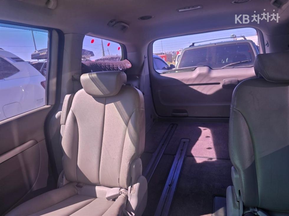 Kia Carnival — miniaturë 18