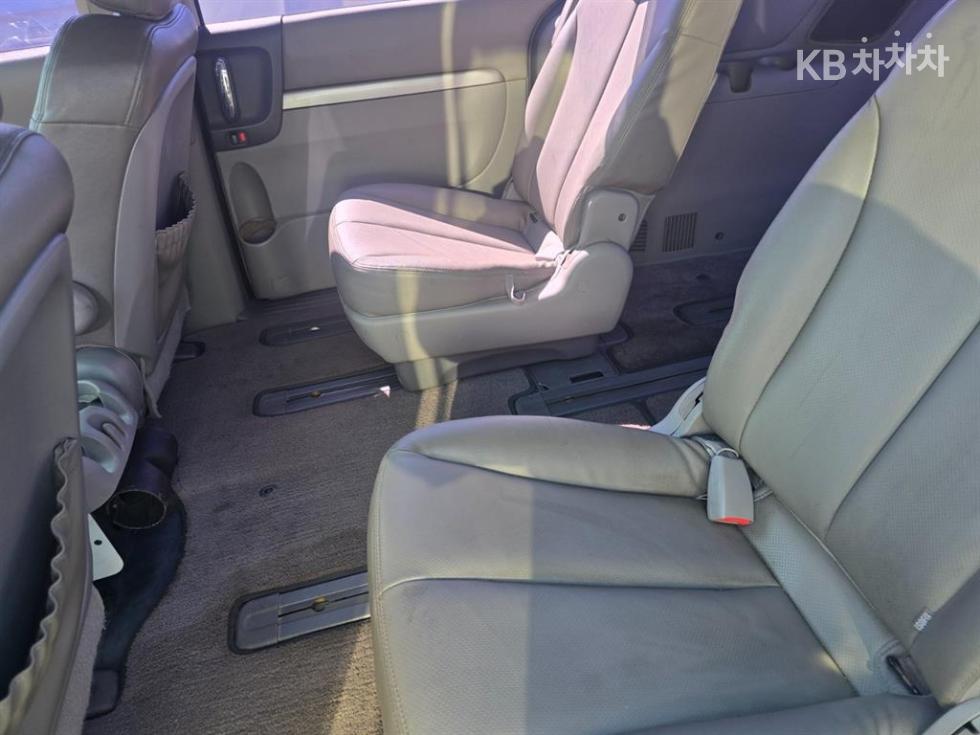 Kia Carnival — miniaturë 19