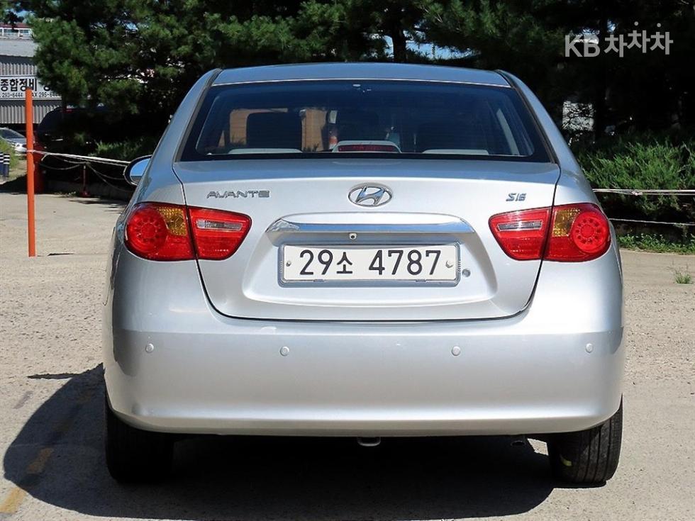 Hyundai Avante — miniaturë 4