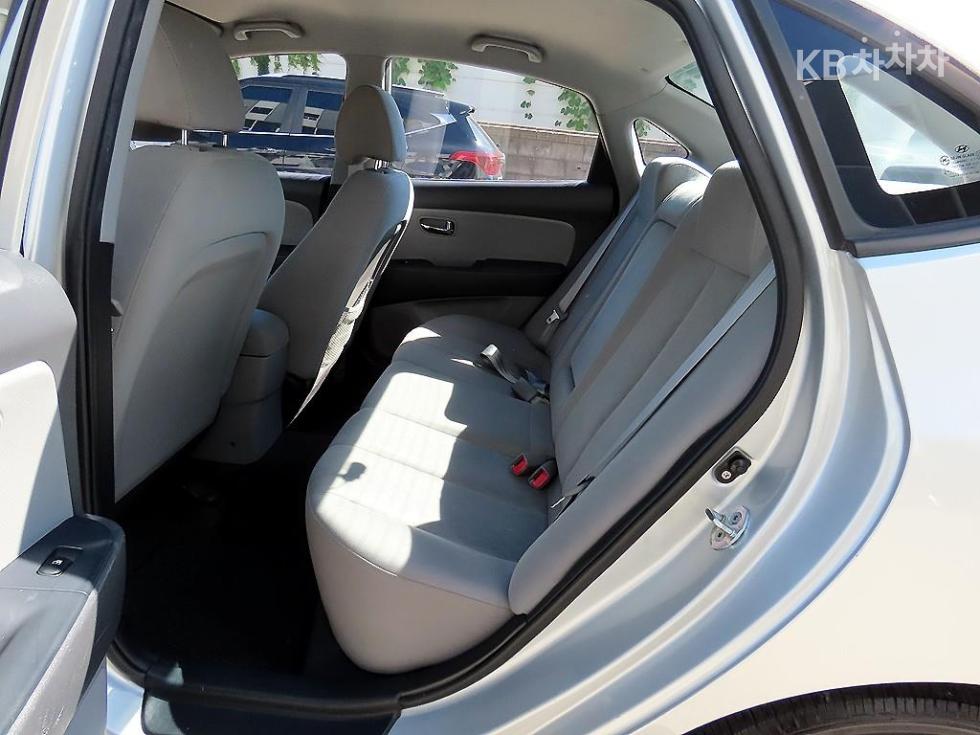 Hyundai Avante — miniaturë 6