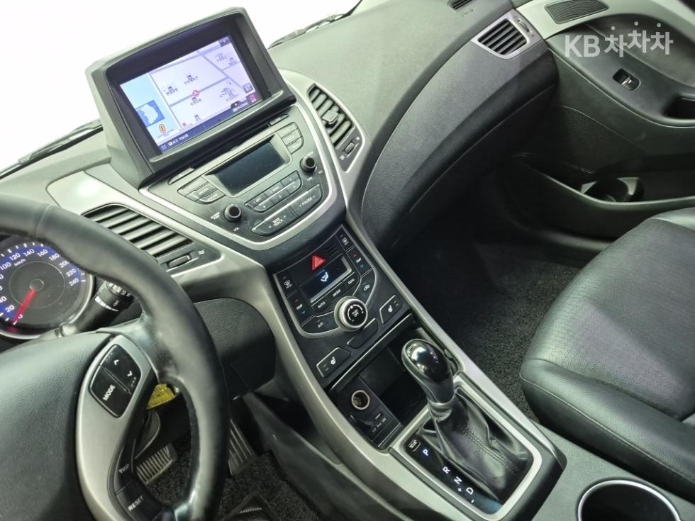 Hyundai Avante — miniaturë 10