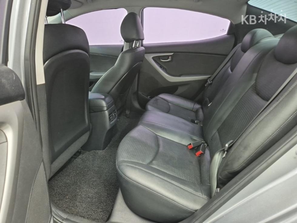 Hyundai Avante — miniaturë 12