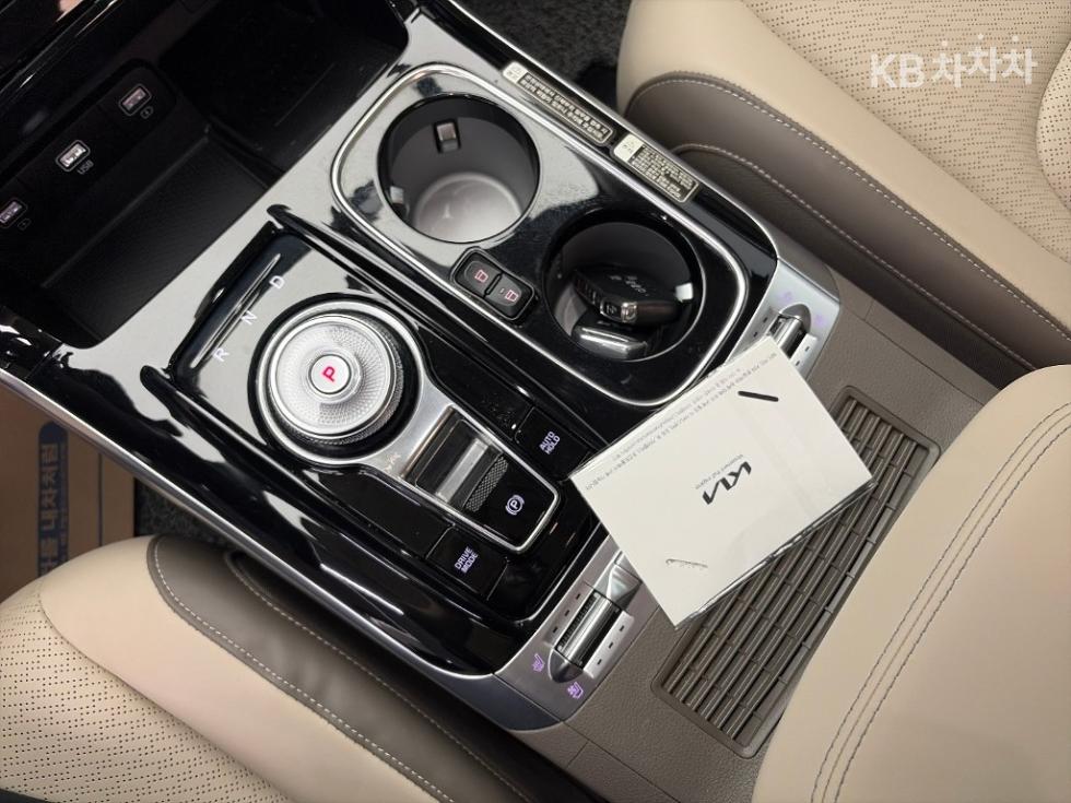 Kia Carnival — miniaturë 8