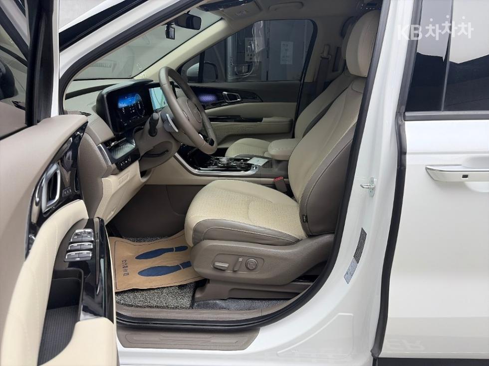 Kia Carnival — miniaturë 11