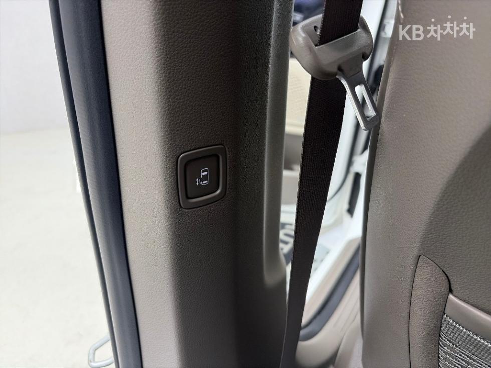 Kia Carnival — miniaturë 13