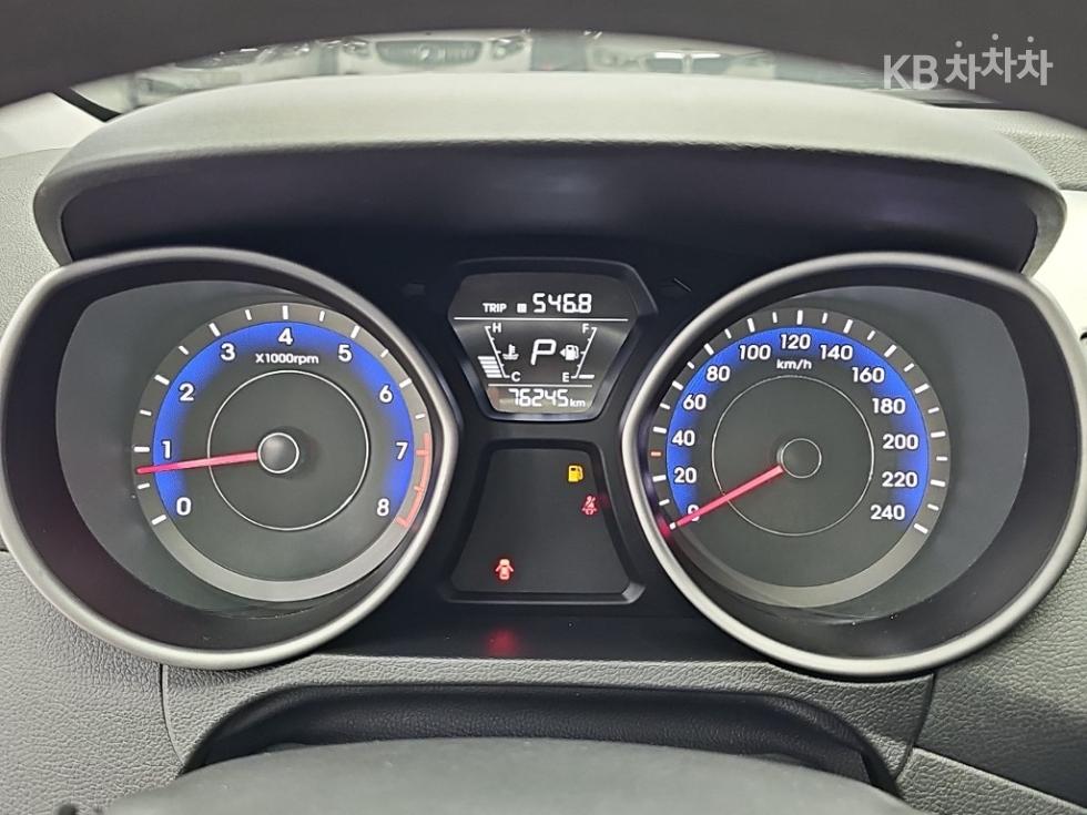 Hyundai Avante — miniaturë 6